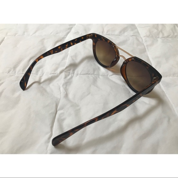 Brown Tortoise Shell Sunglasses - Picture 4 of 4